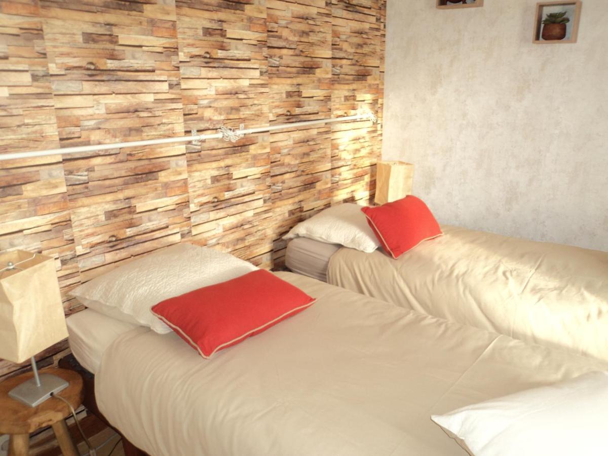 Maison Aux Volets Bleus Quevert Luaran gambar