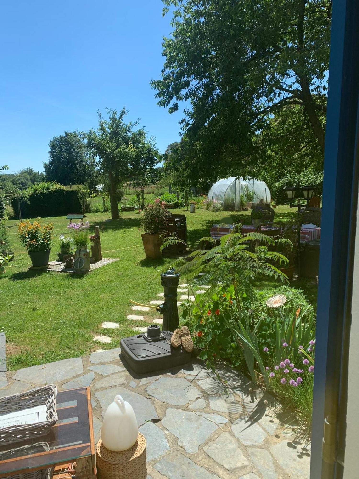 Maison Aux Volets Bleus Quevert Luaran gambar